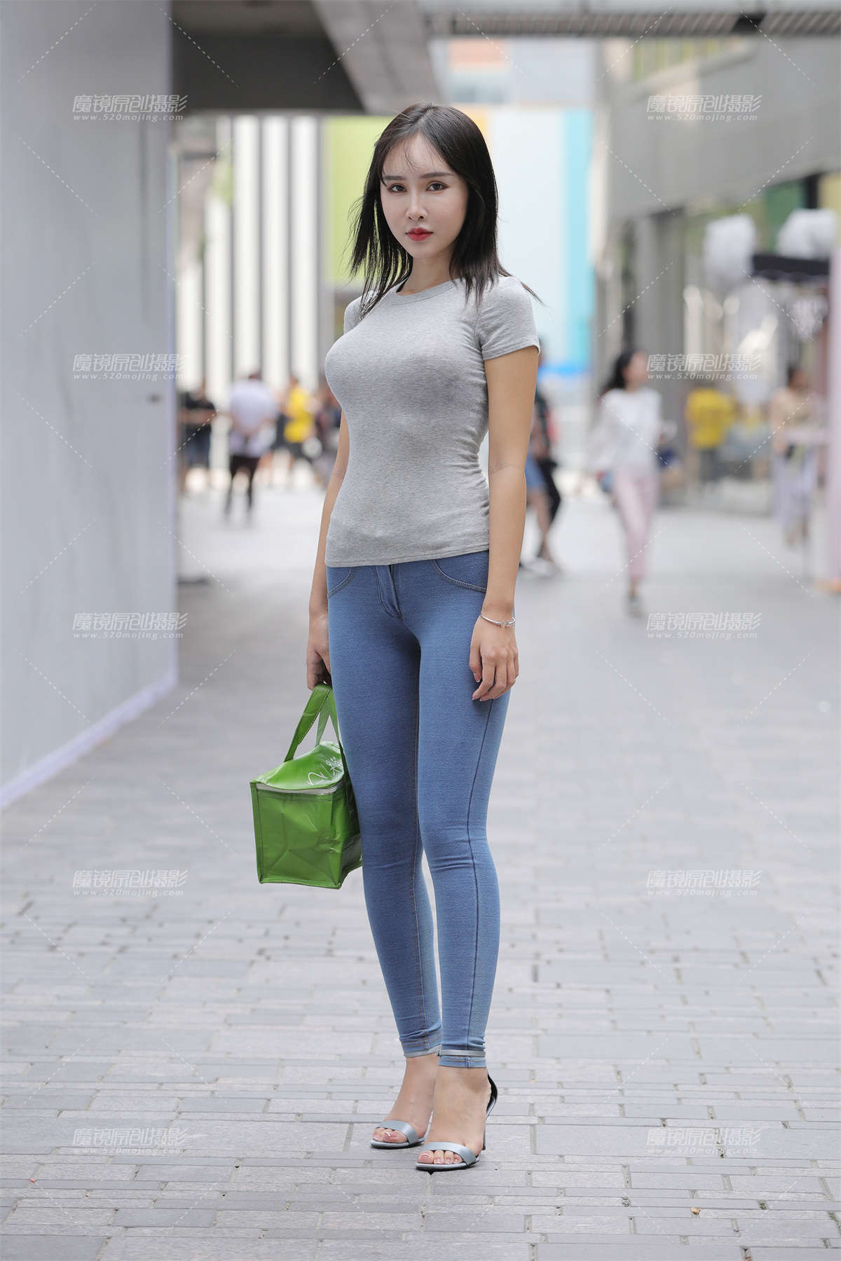 【视觉冲击赛贴】XING感紧身蜜桃裤小姐姐-日更街拍