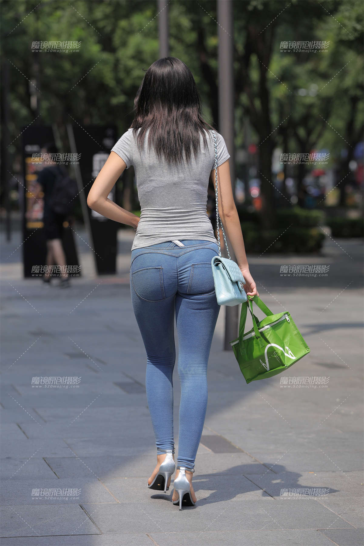 图片[2]-【视觉冲击赛贴】XING感紧身蜜桃裤小姐姐-日更街拍