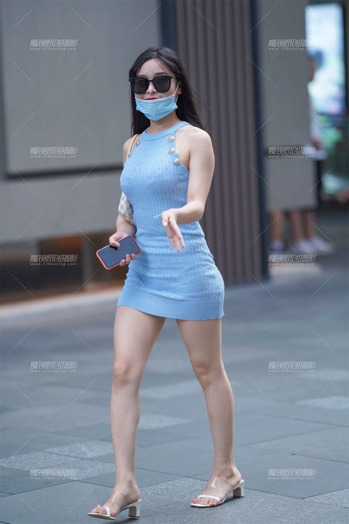 清爽的蓝裙美眉,甜美可爱-日更街拍