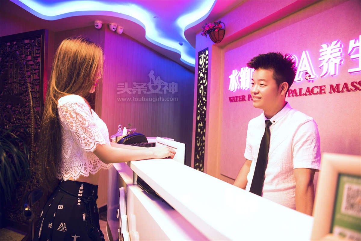 TouTiao头条女神 2017.08.30 艾小青 女神探店-日更街拍