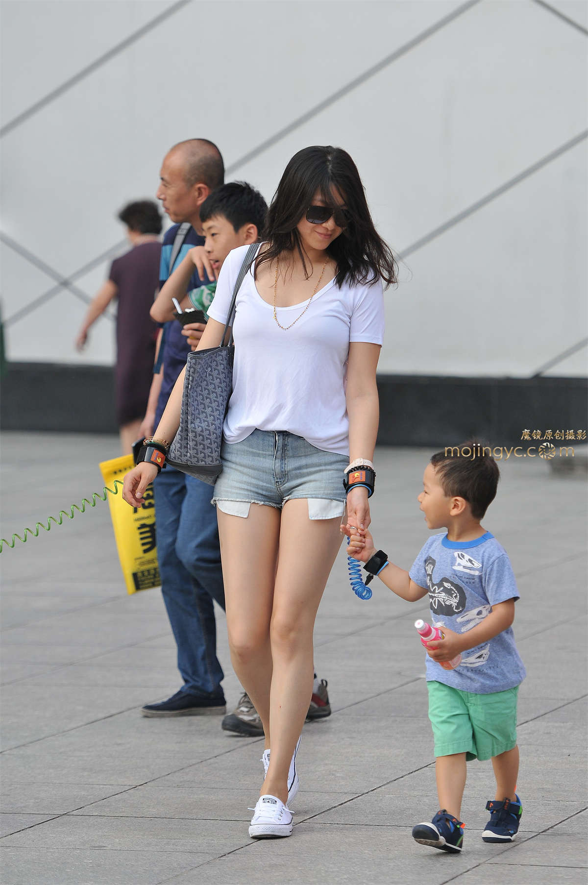 丰韵少妇热裤月牙儿-日更街拍