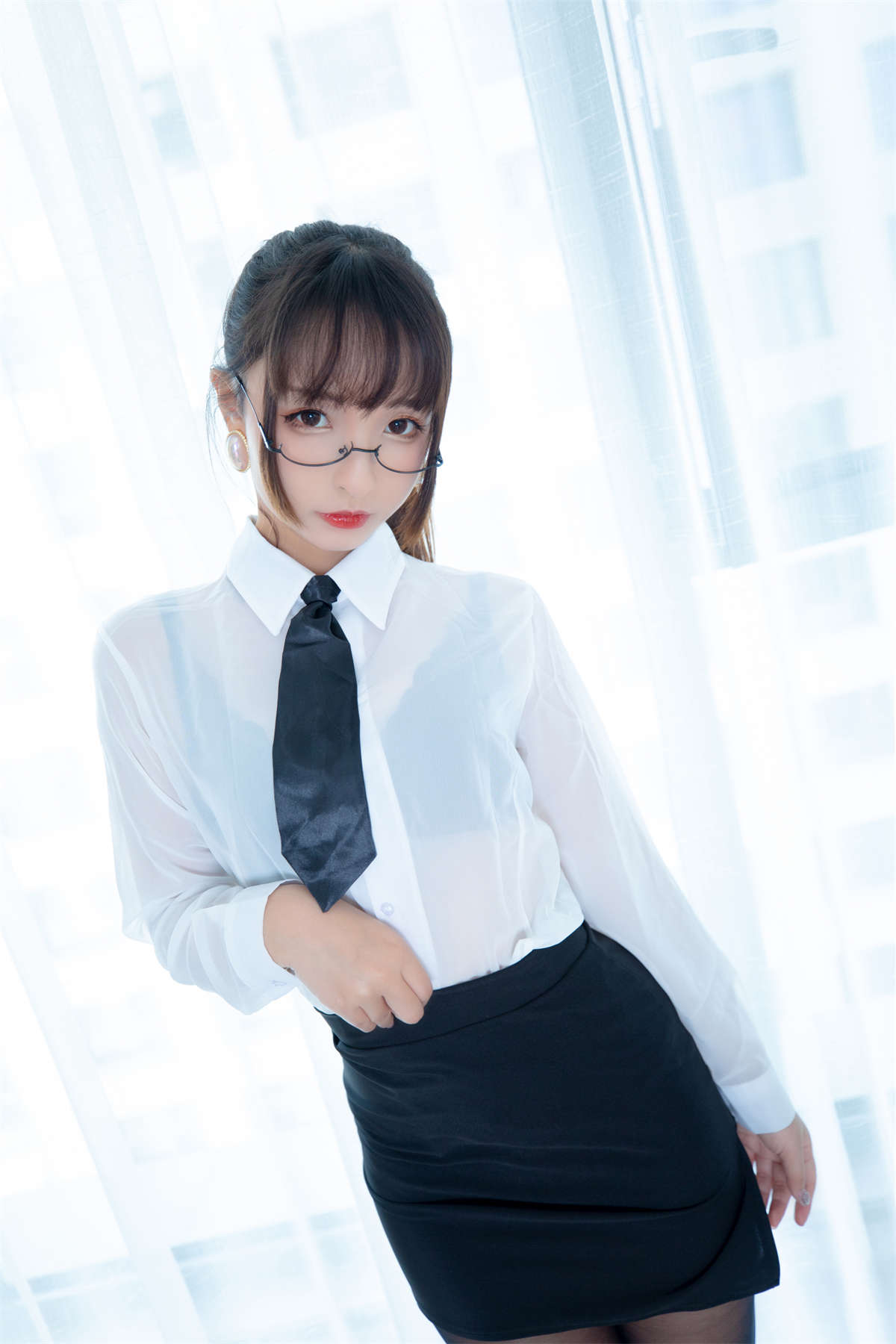 神楽坂真冬 – ホワイトオフィス-日更街拍