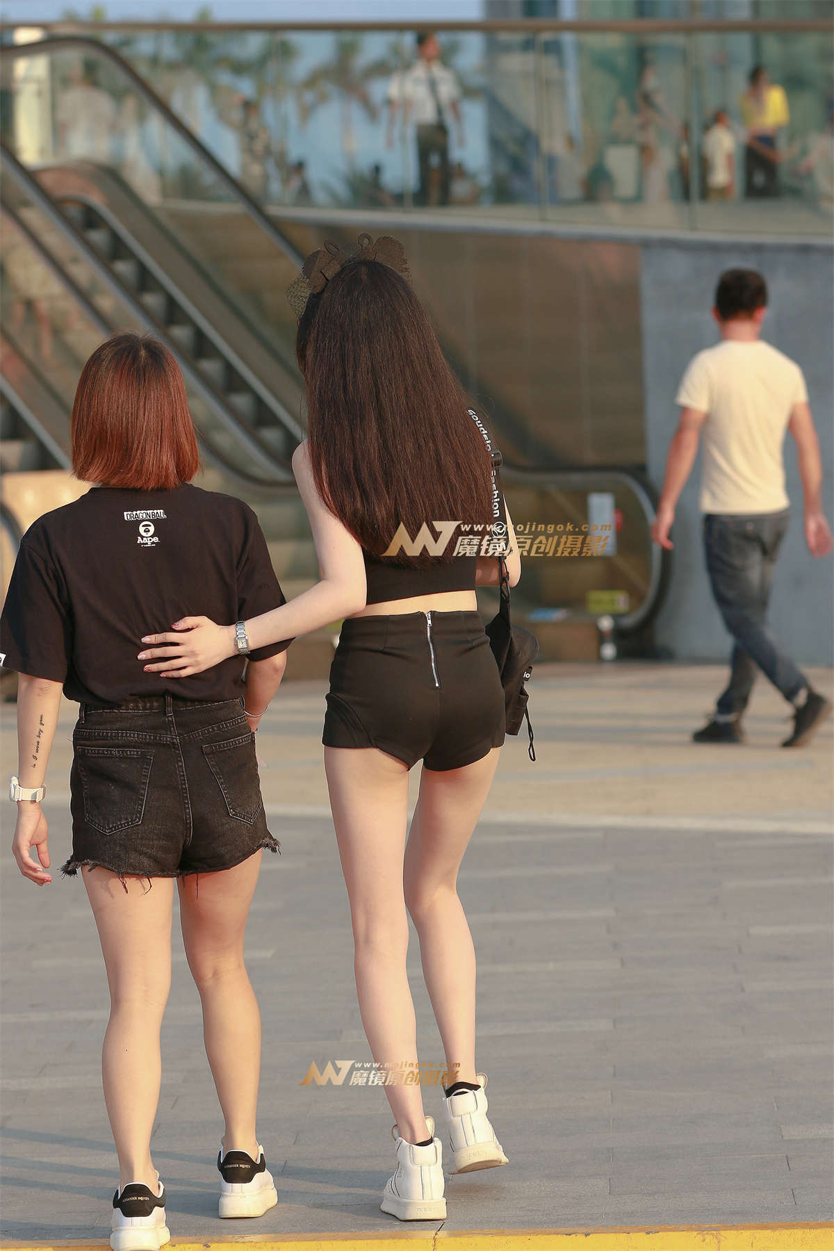 图片[2]-【视觉冲击赛贴】黄昏下的纤细美腿MM-日更街拍