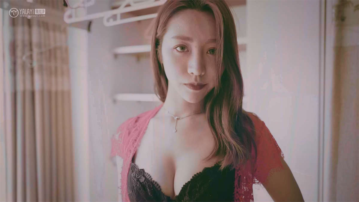 图片[2]-YALAYI雅拉伊视频 2019.09.02 V068 红与黑 芊芊-日更街拍