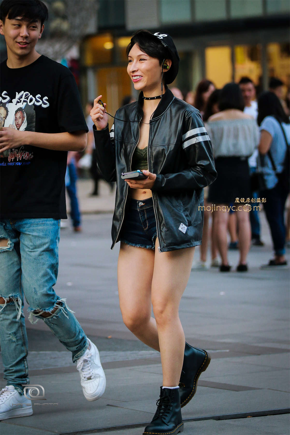 酷劲十足超短热裤-日更街拍