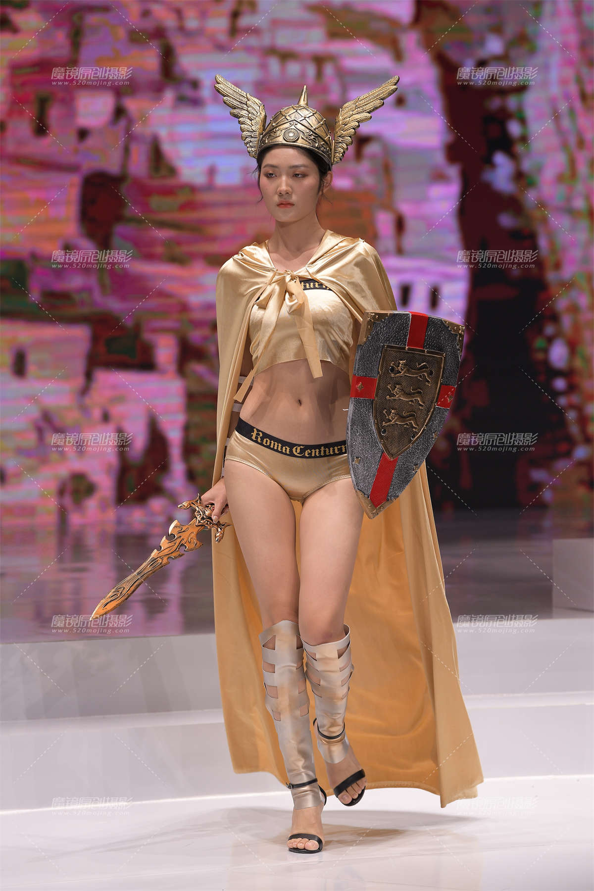 黄金甲？-日更街拍