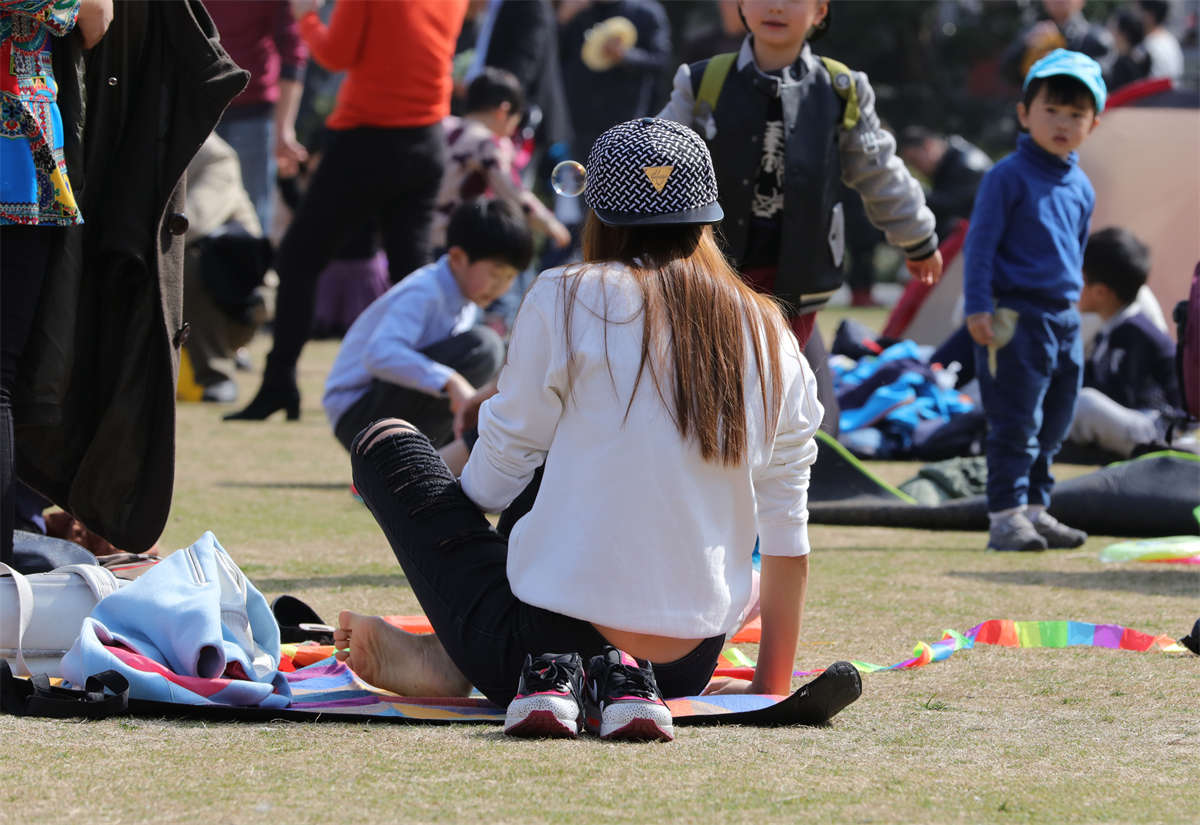 图片[2]-踏青公园街拍系列No.1084 美人再次出镜让你不留遗憾 第1套-日更街拍