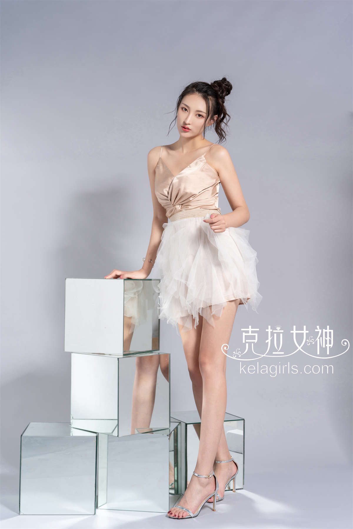 Kelagirls克拉女神 2020.09.28《大模棚拍》璇子-日更街拍