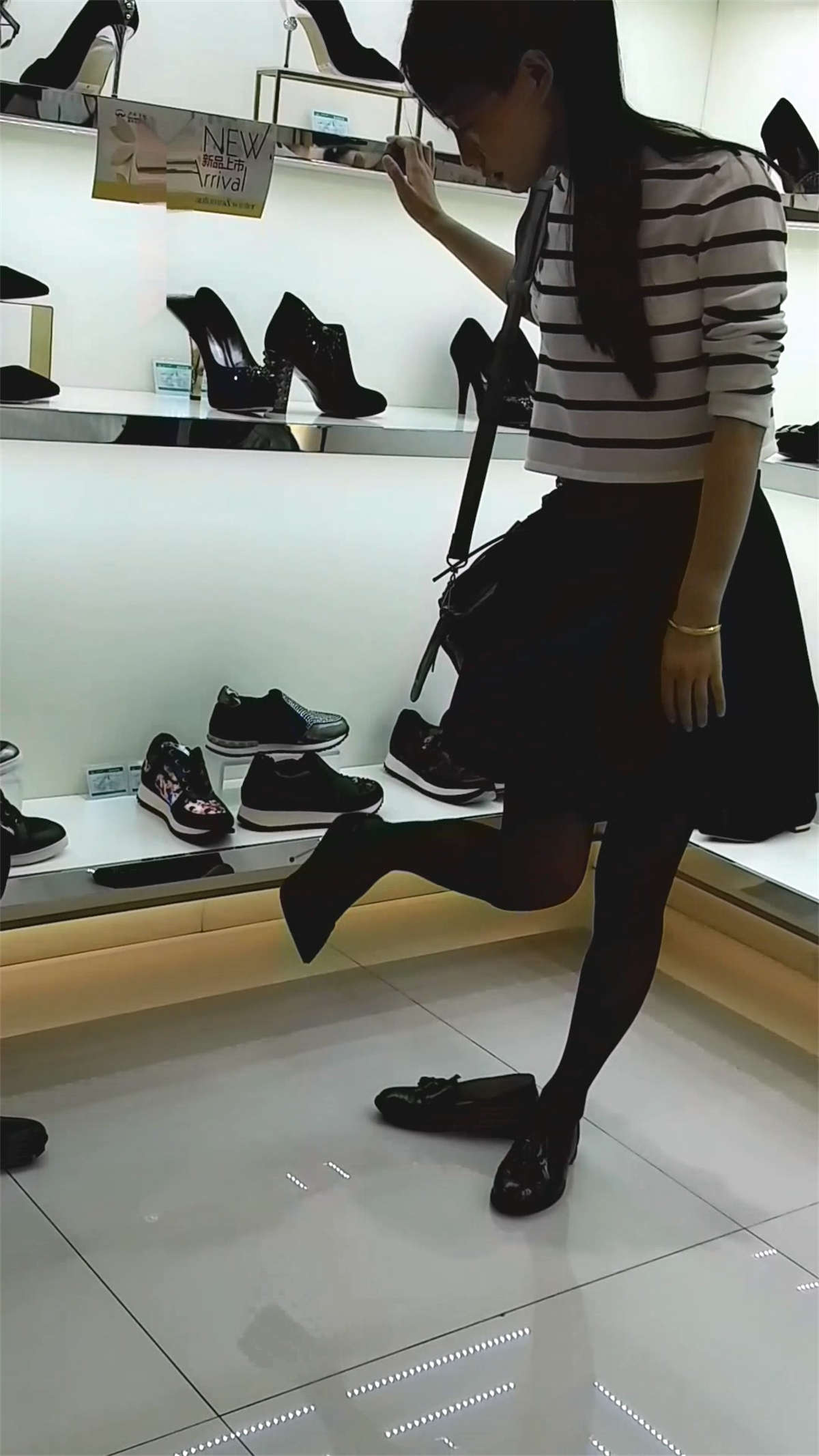 图片[2]-性感的黑丝美女-日更街拍