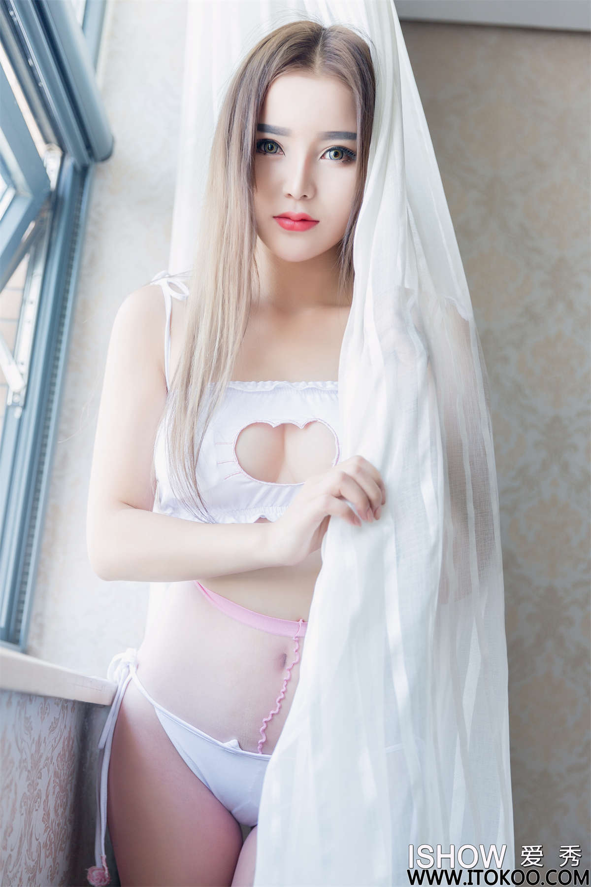 ISHOW爱秀 2016.11.19 NO.076 甜甜SweeTT-日更街拍