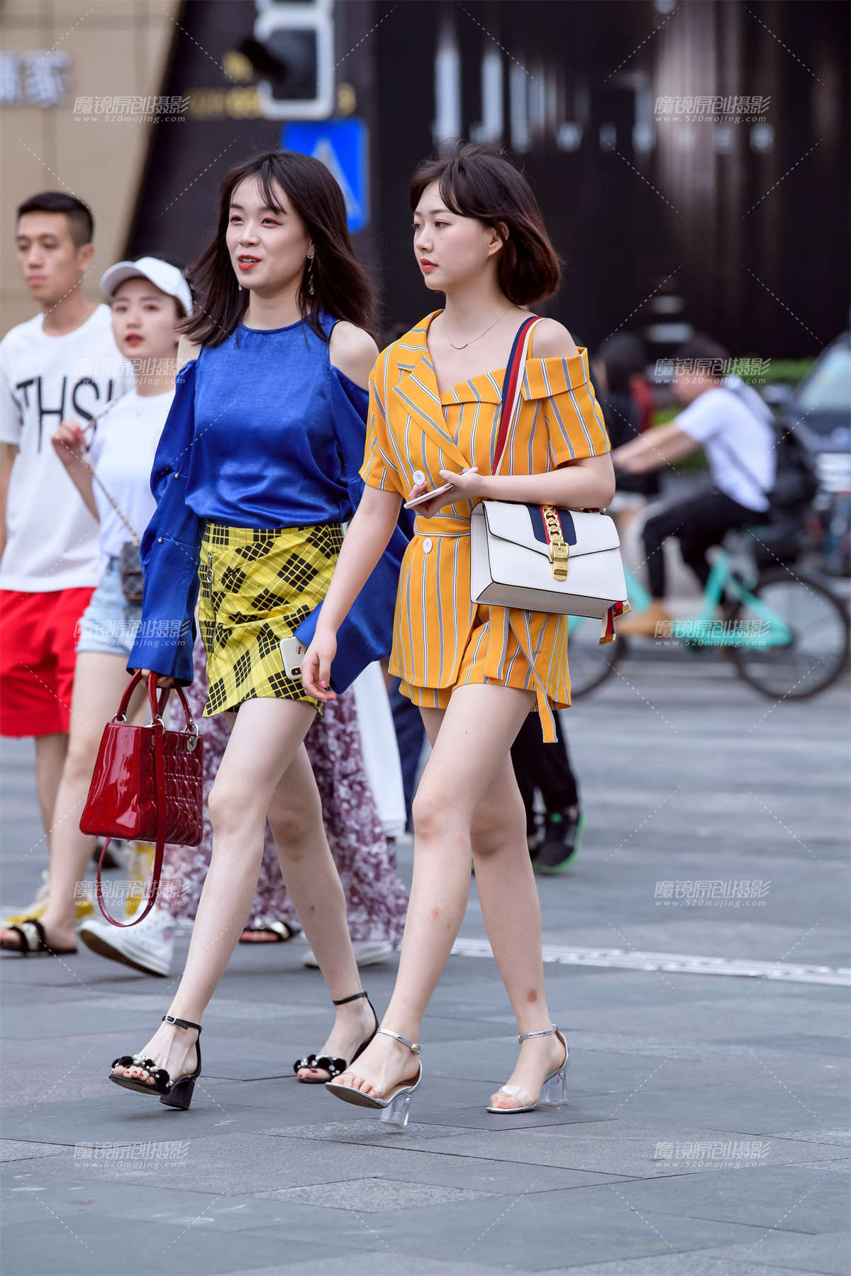 靓丽长腿美女！-日更街拍