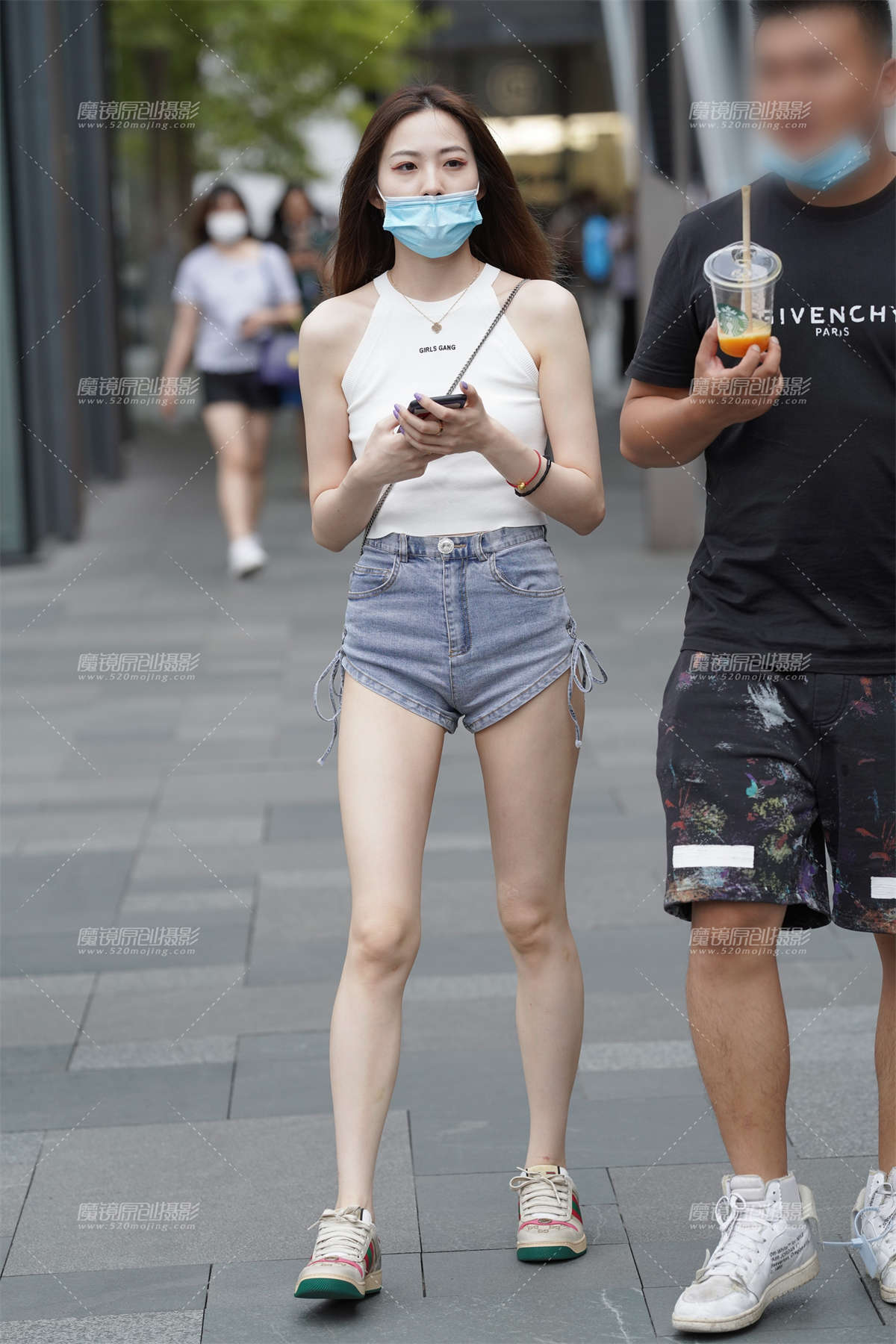 热裤美眉-日更街拍