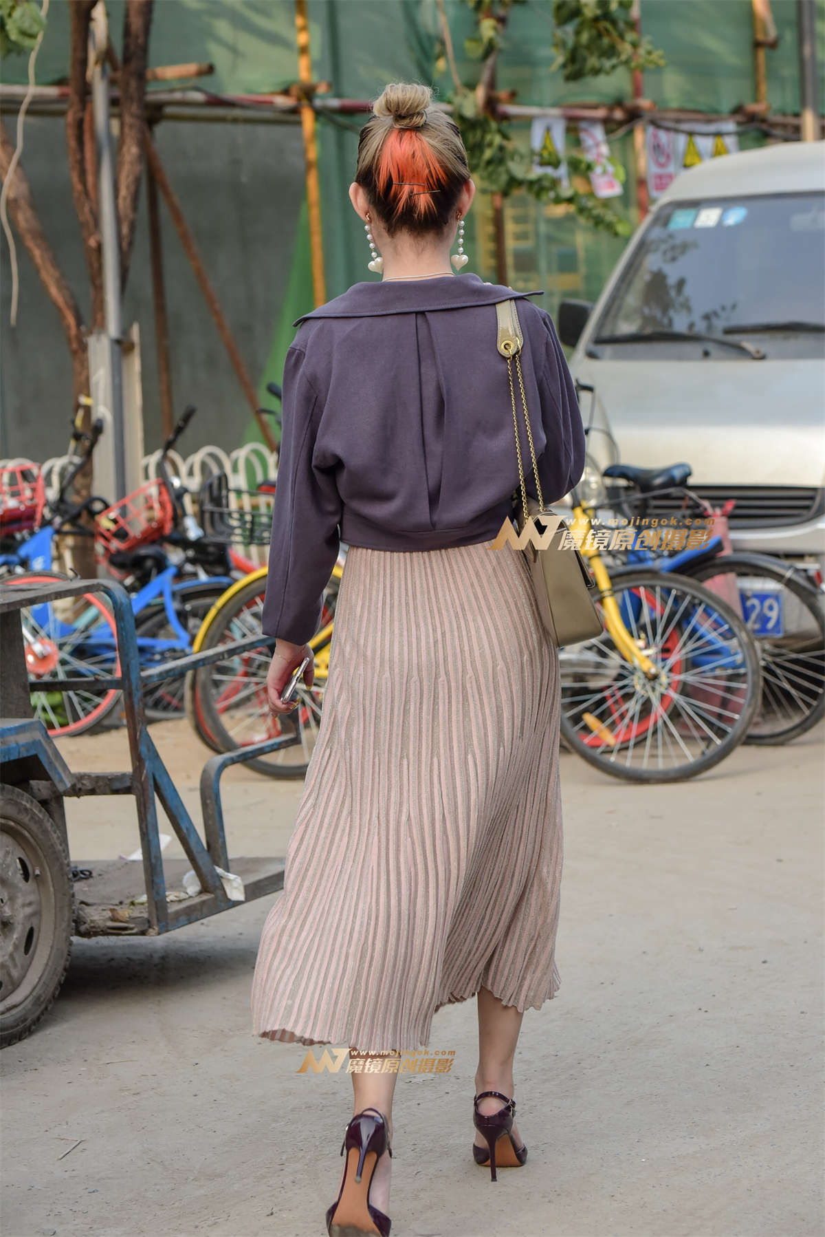 图片[2]-丰乳长裙美女-日更街拍