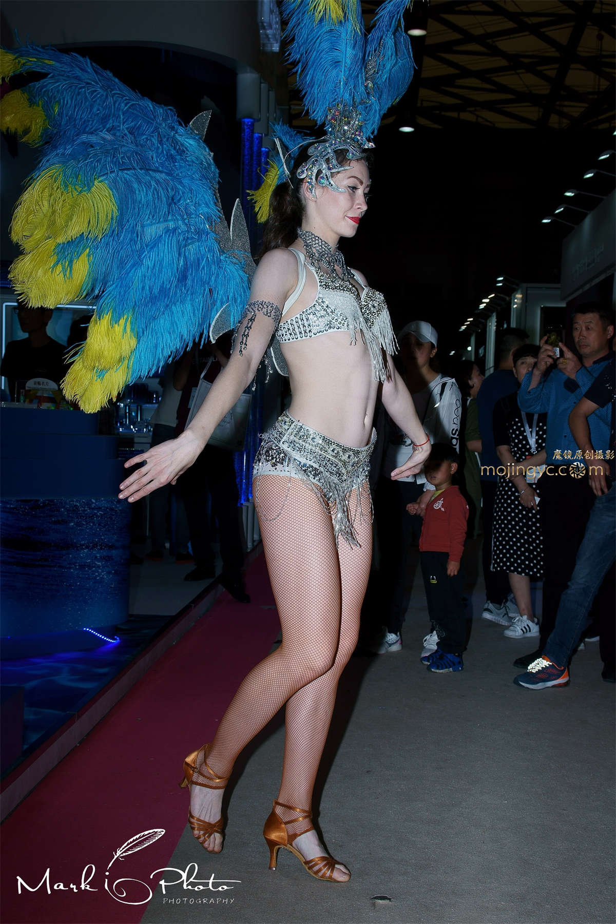 图片[2]-热情的银甲桑巴舞-日更街拍