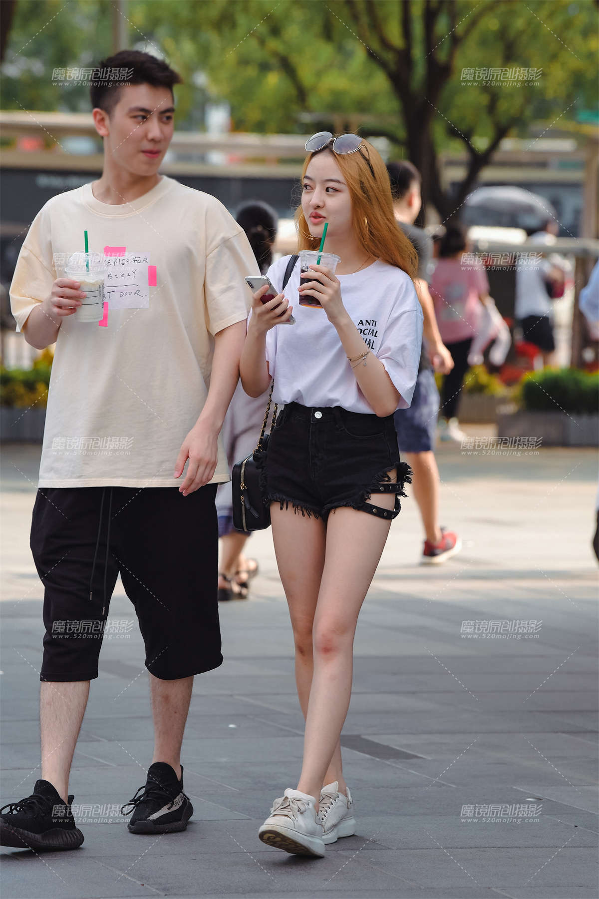 开边热裤美腿-日更街拍