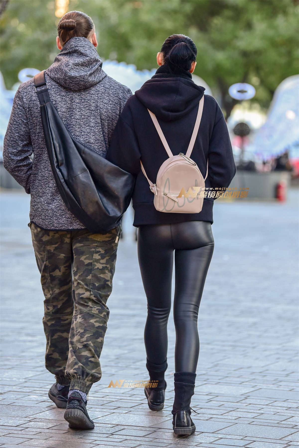 图片[2]-高挑的俄罗斯 紧身皮裤女郎-日更街拍