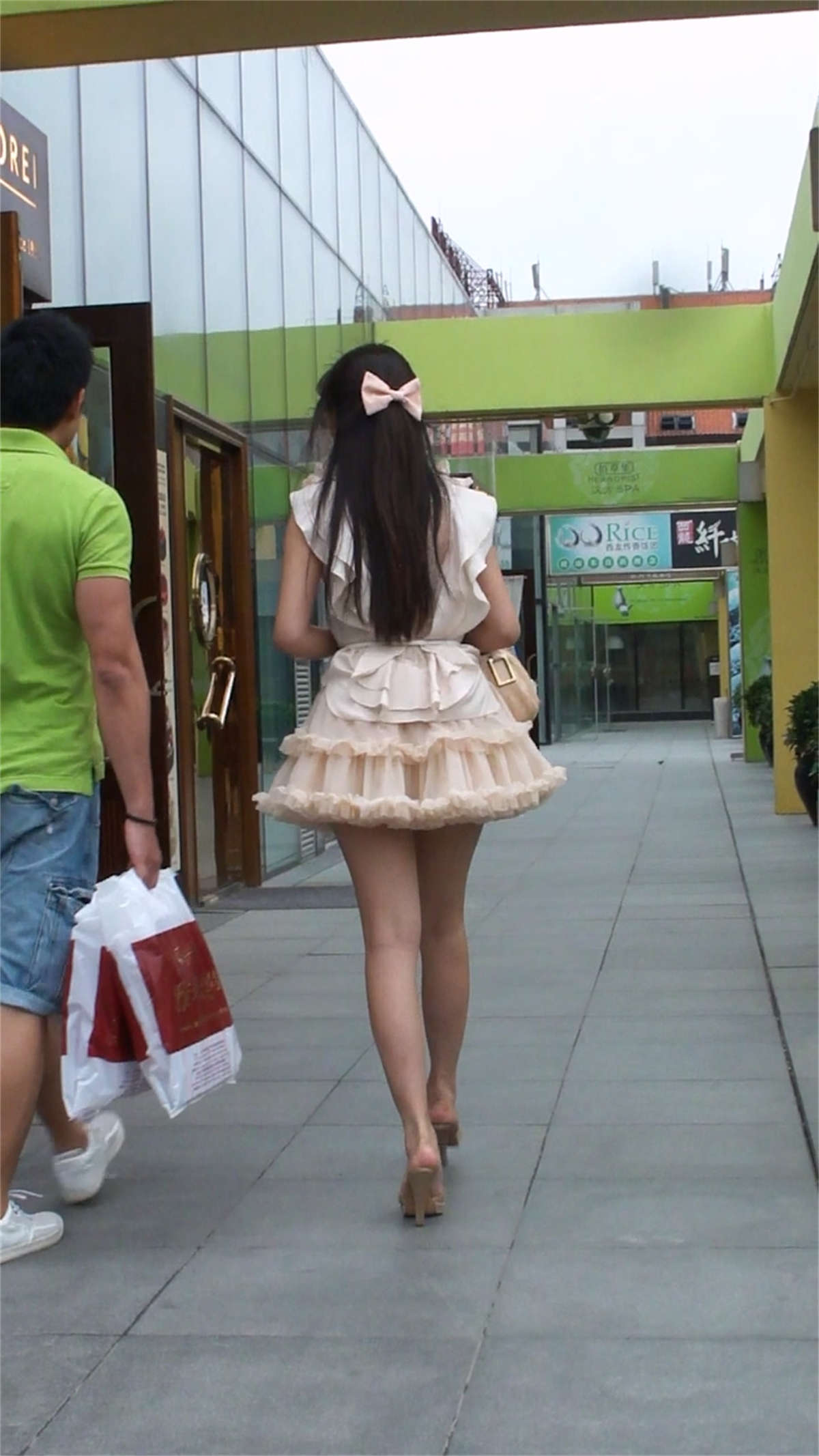 图片[2]-极品短裙高跟美女-日更街拍