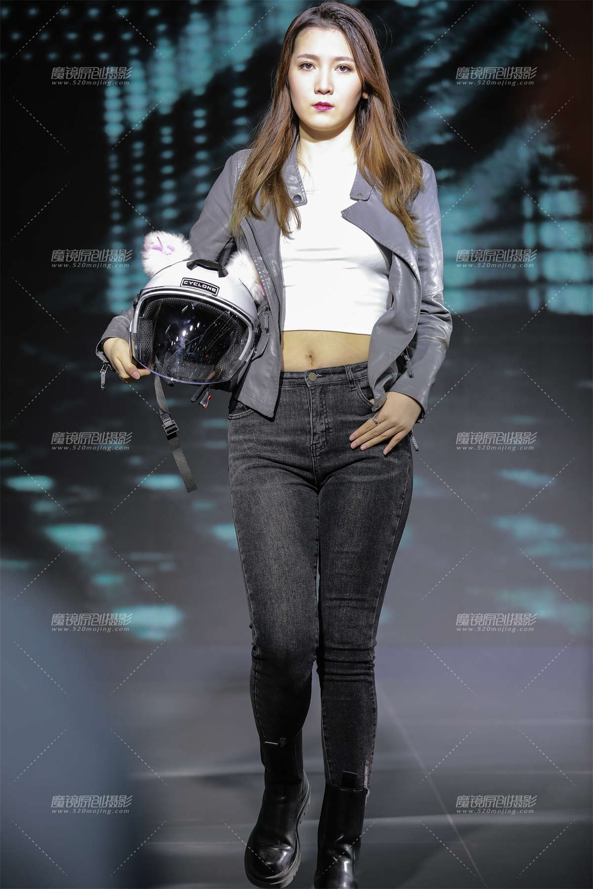图片[2]-【玻璃街拍】机车牛仔小姐姐-日更街拍