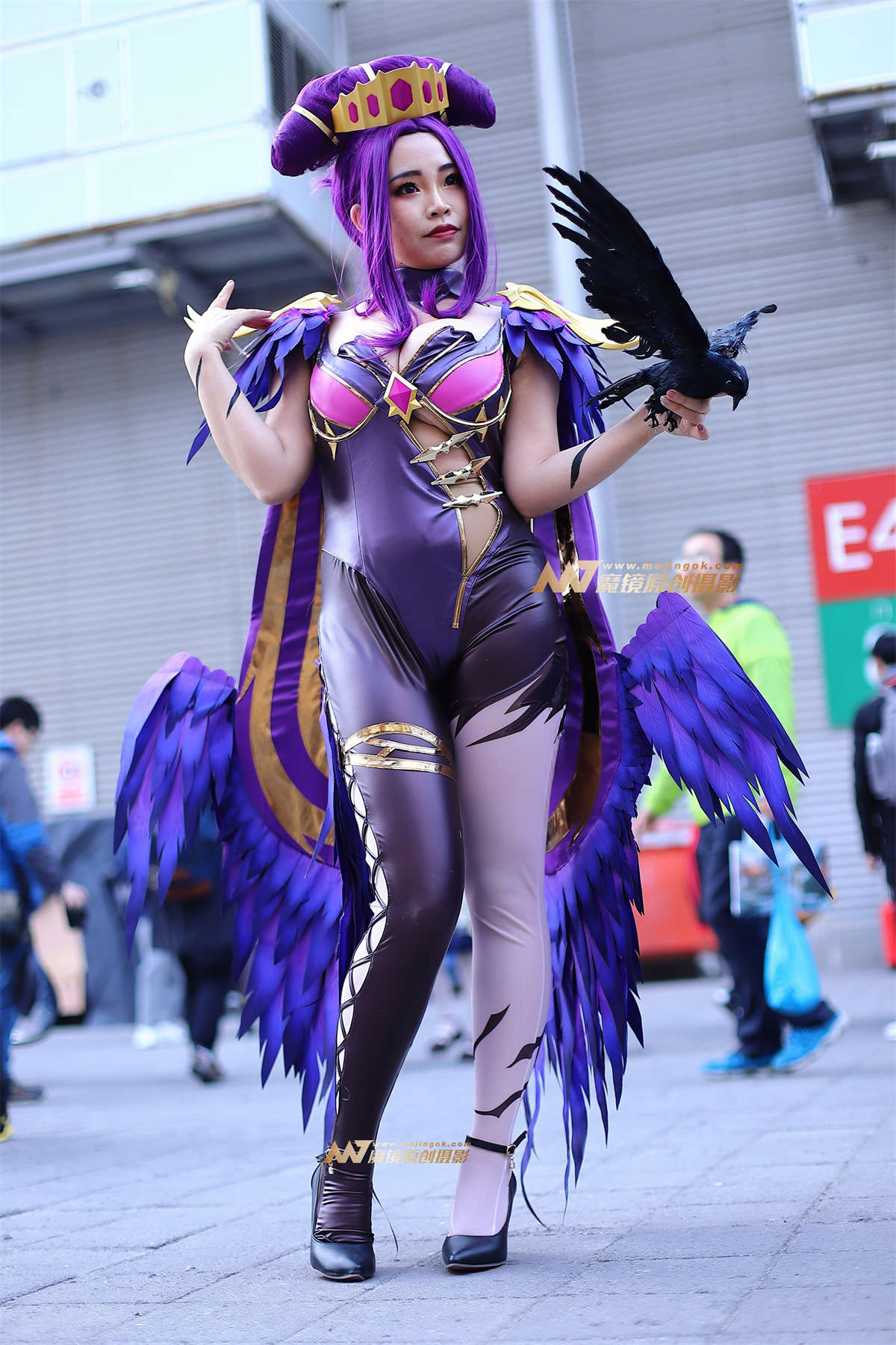 紫色系紧身皮装美胸Coser-日更街拍