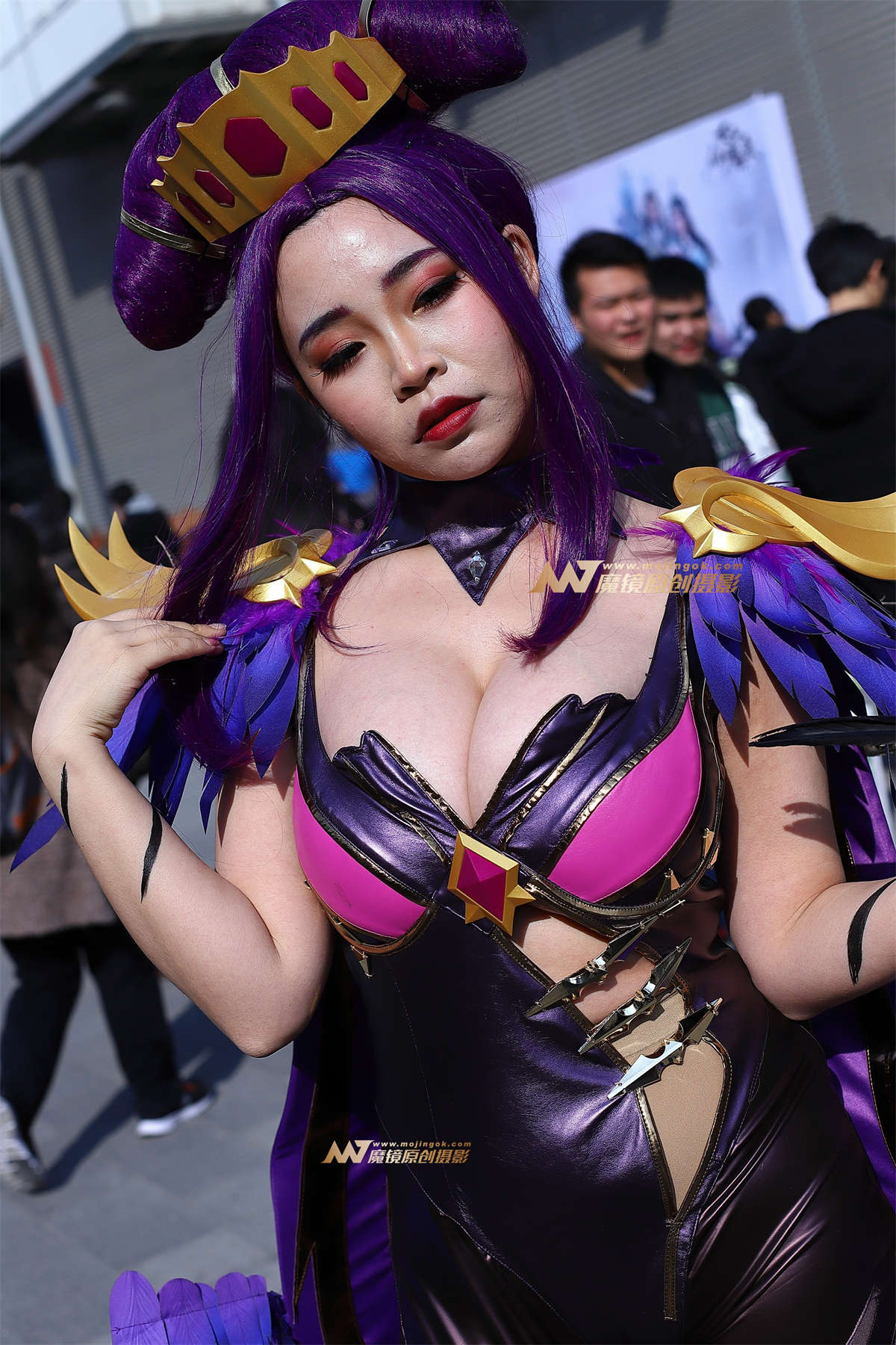 紫色系紧身皮装美胸Coser插图1