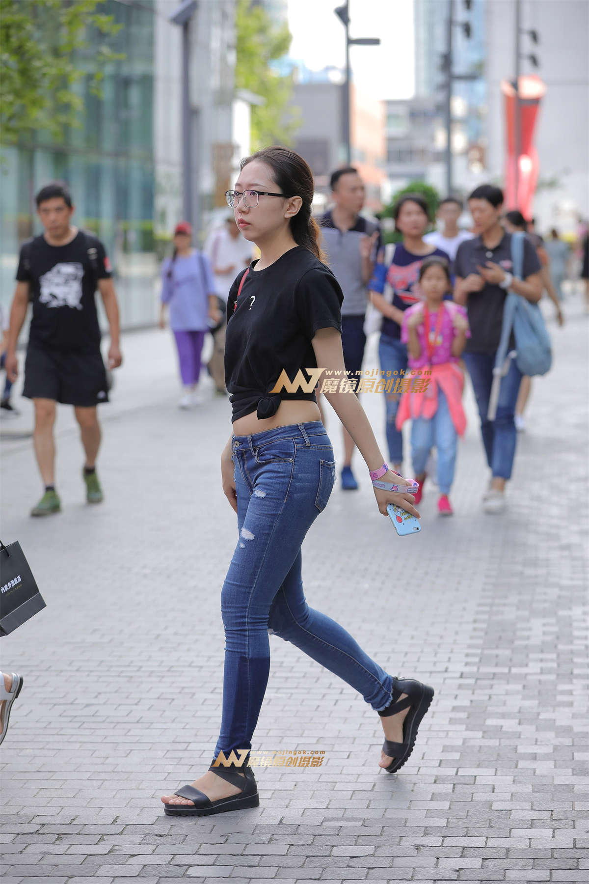 【视觉冲击赛贴】紧牛眼镜妹-日更街拍