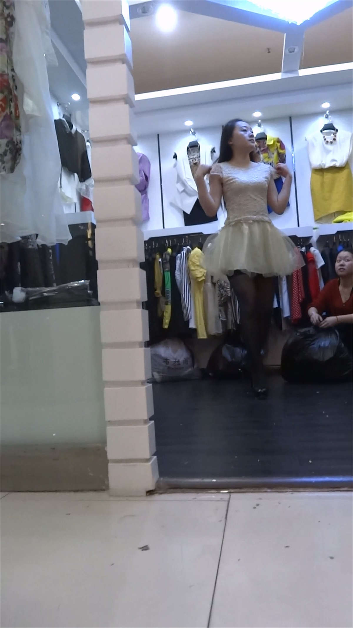 图片[2]-美女黑丝-日更街拍