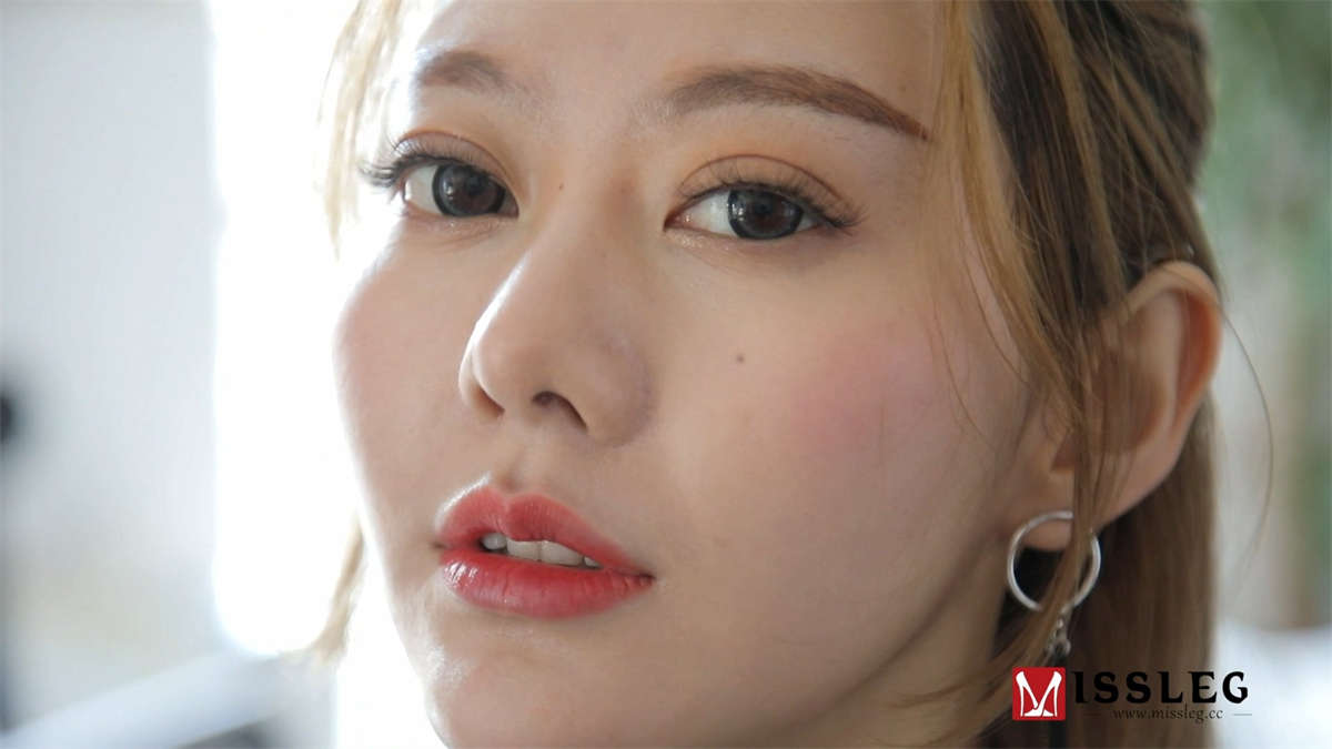 图片[2]-MISSLEG蜜丝 钻石版视频 VF012 泳装连体 付艺轩-日更街拍