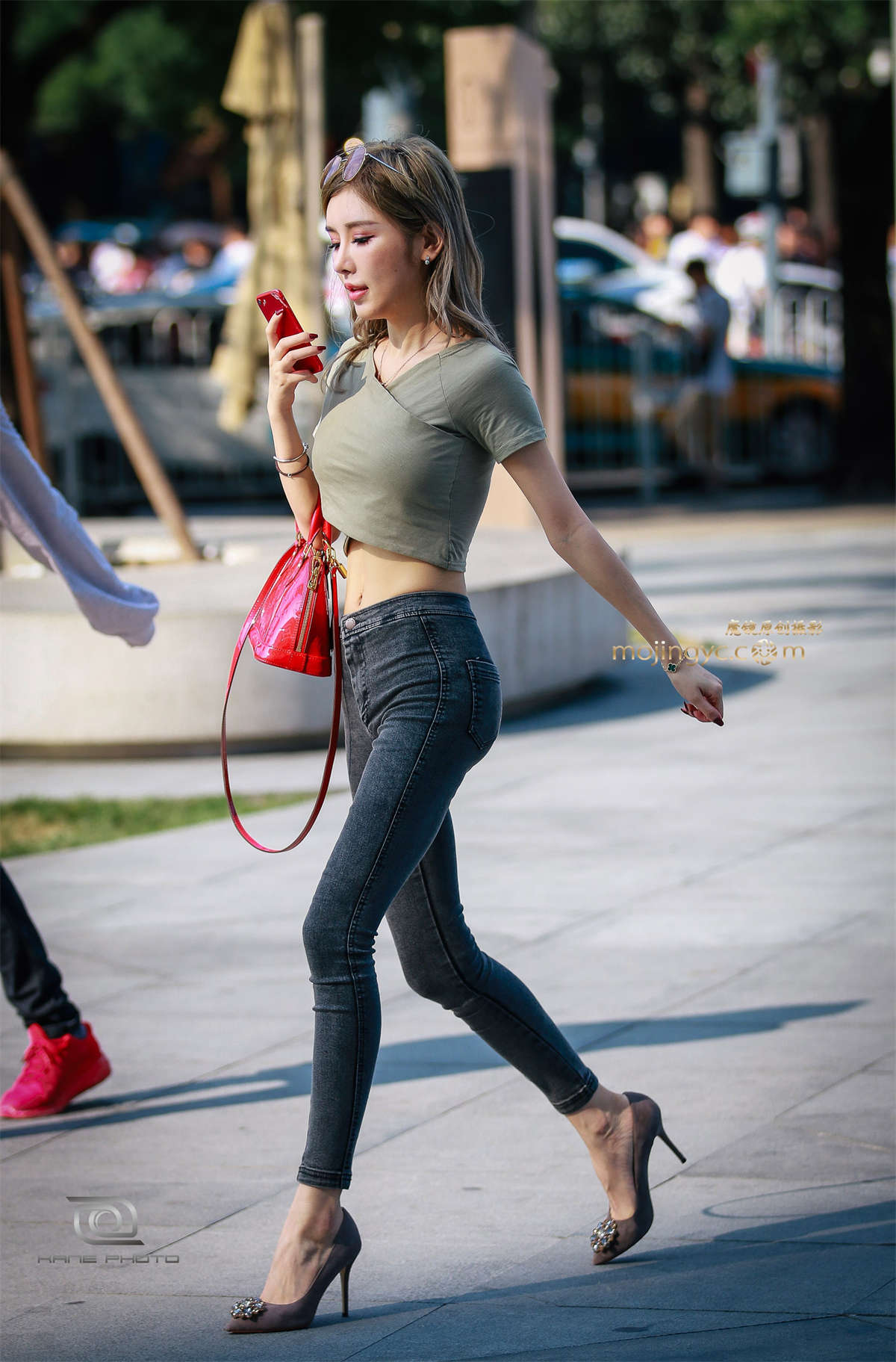 美到窒息的脸庞 超极品身材-日更街拍