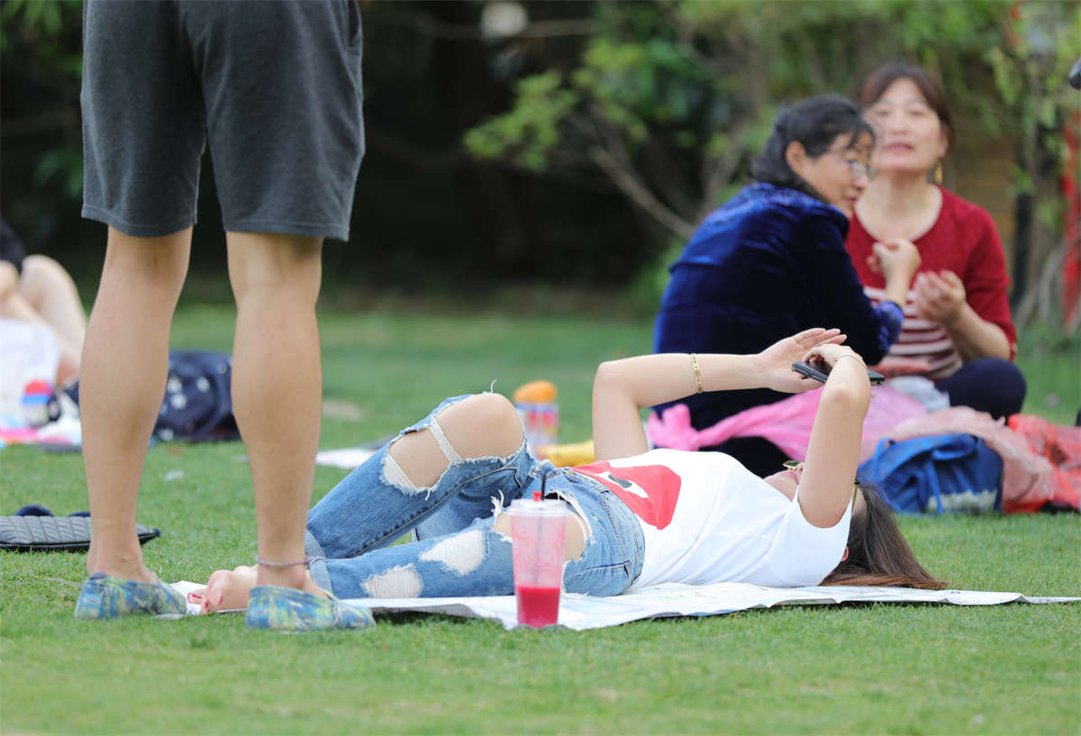 图片[2]-踏青公园街拍系列No.1280 花钱也难请到的美少女现在躺倒在你面前 第1套-日更街拍