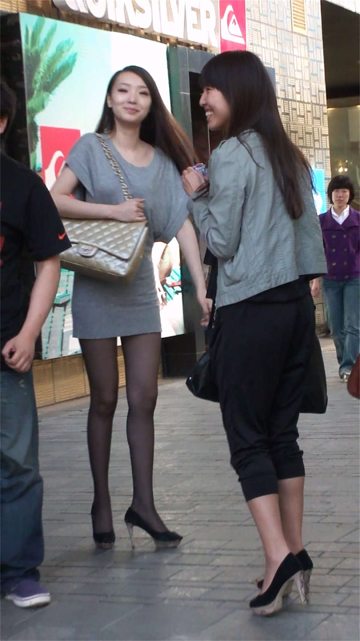 图片[2]-极品黑丝美女-日更街拍