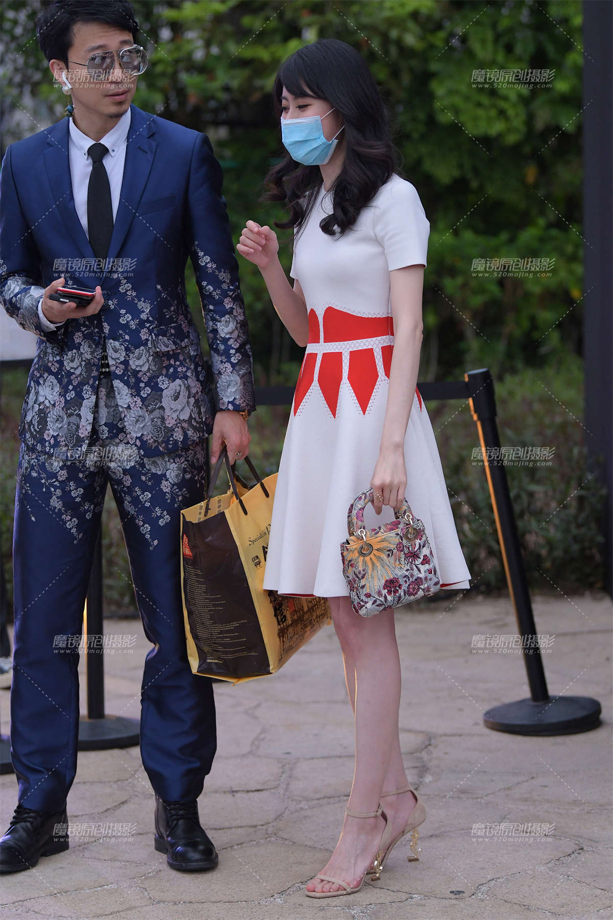 图片[2]-如此优雅的美腿高跟美女-日更街拍