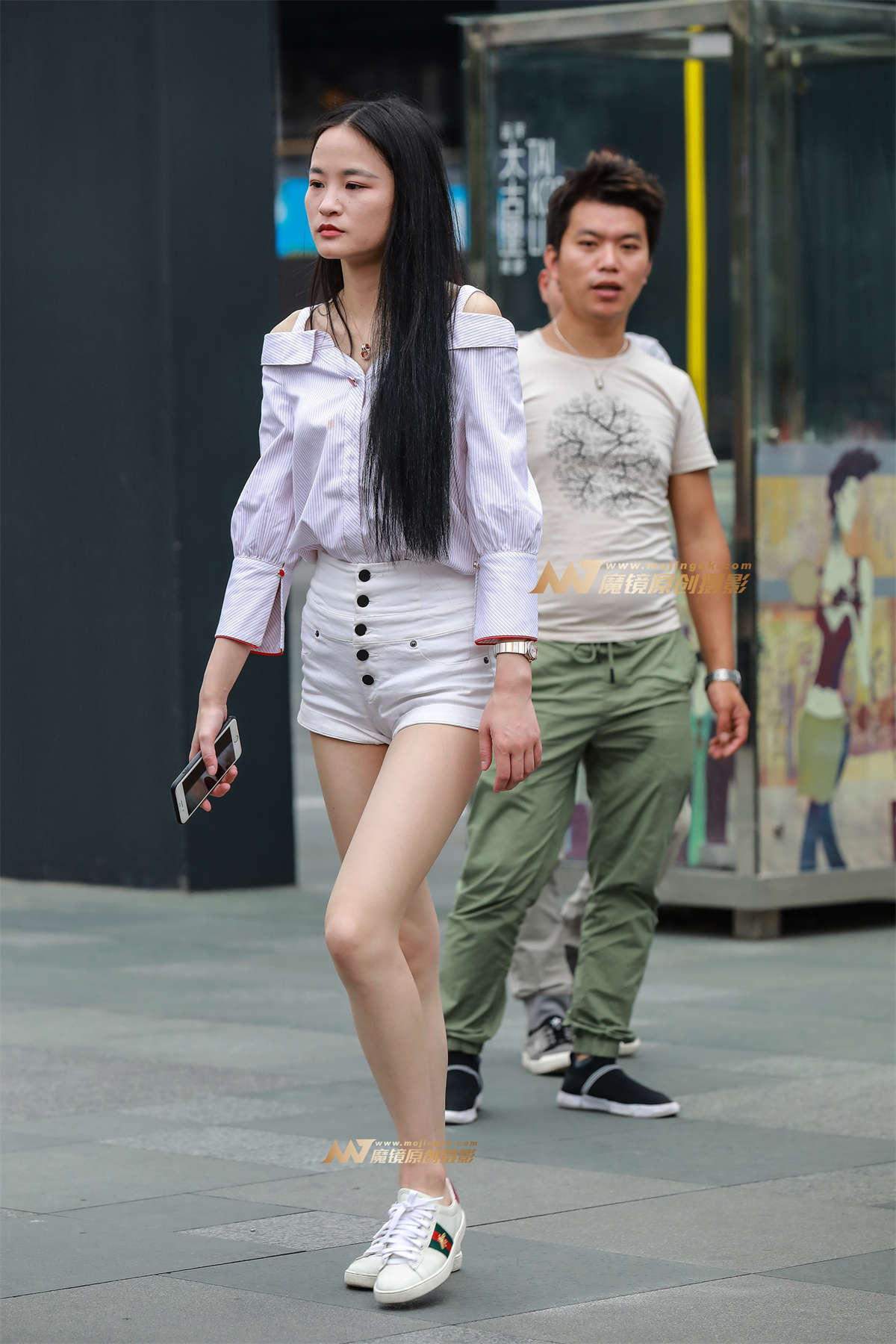 【视觉冲击赛帖】苗条大长腿，热裤MM-日更街拍