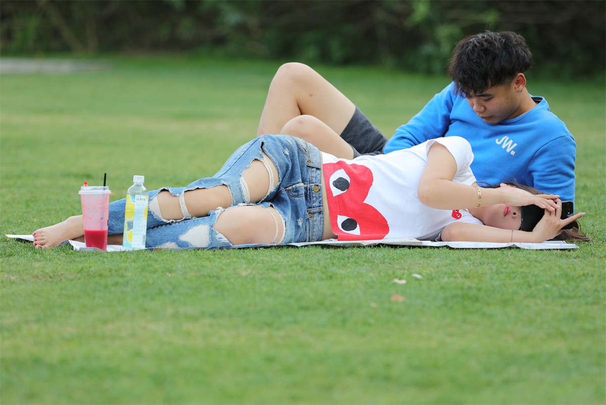 图片[2]-踏青公园街拍系列No.1281 花钱也难请到的美少女现在躺倒在你面前 第3套-日更街拍