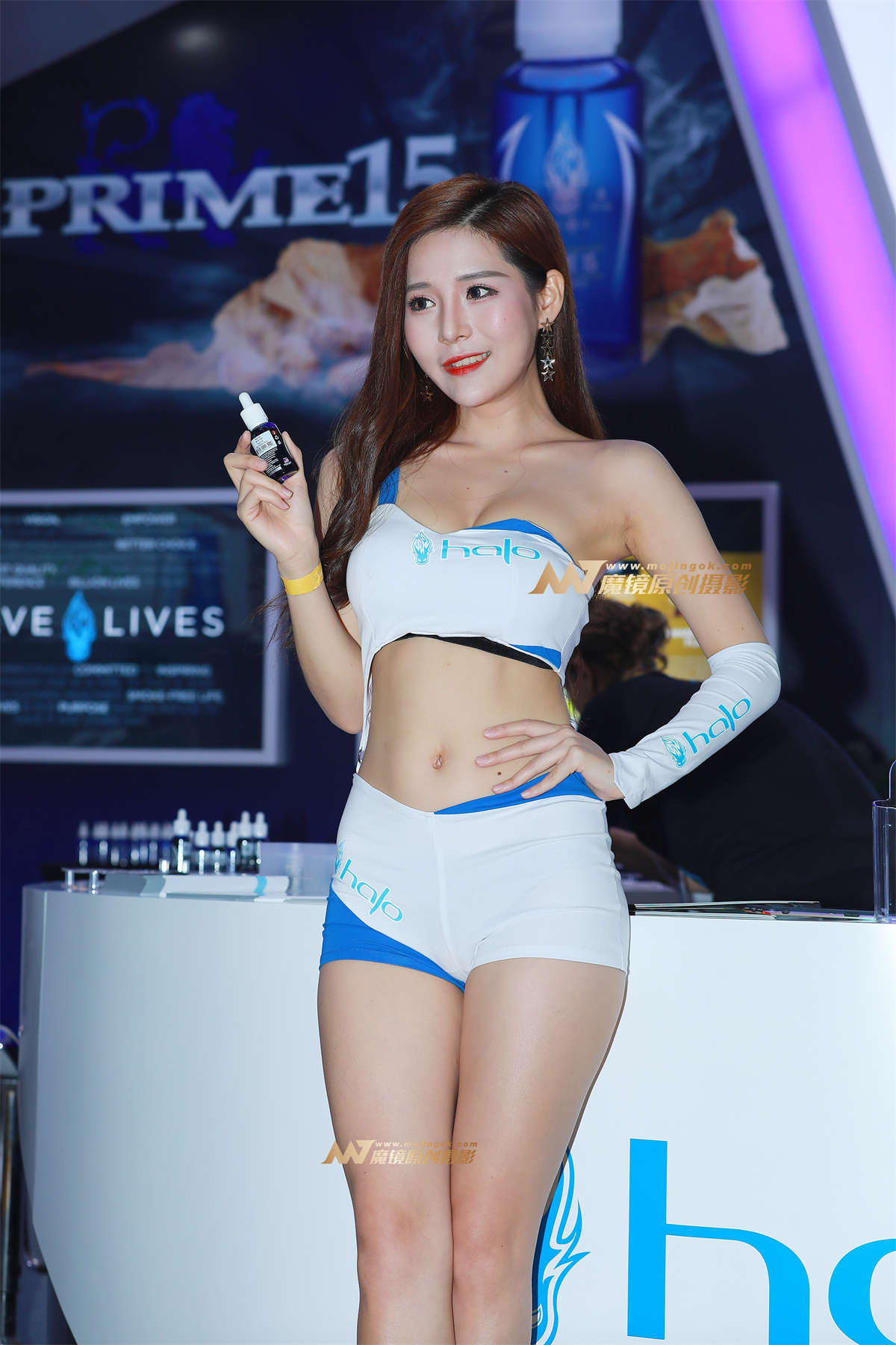 【视觉冲击赛帖】性感 裹胸 热裤套装美女-日更街拍