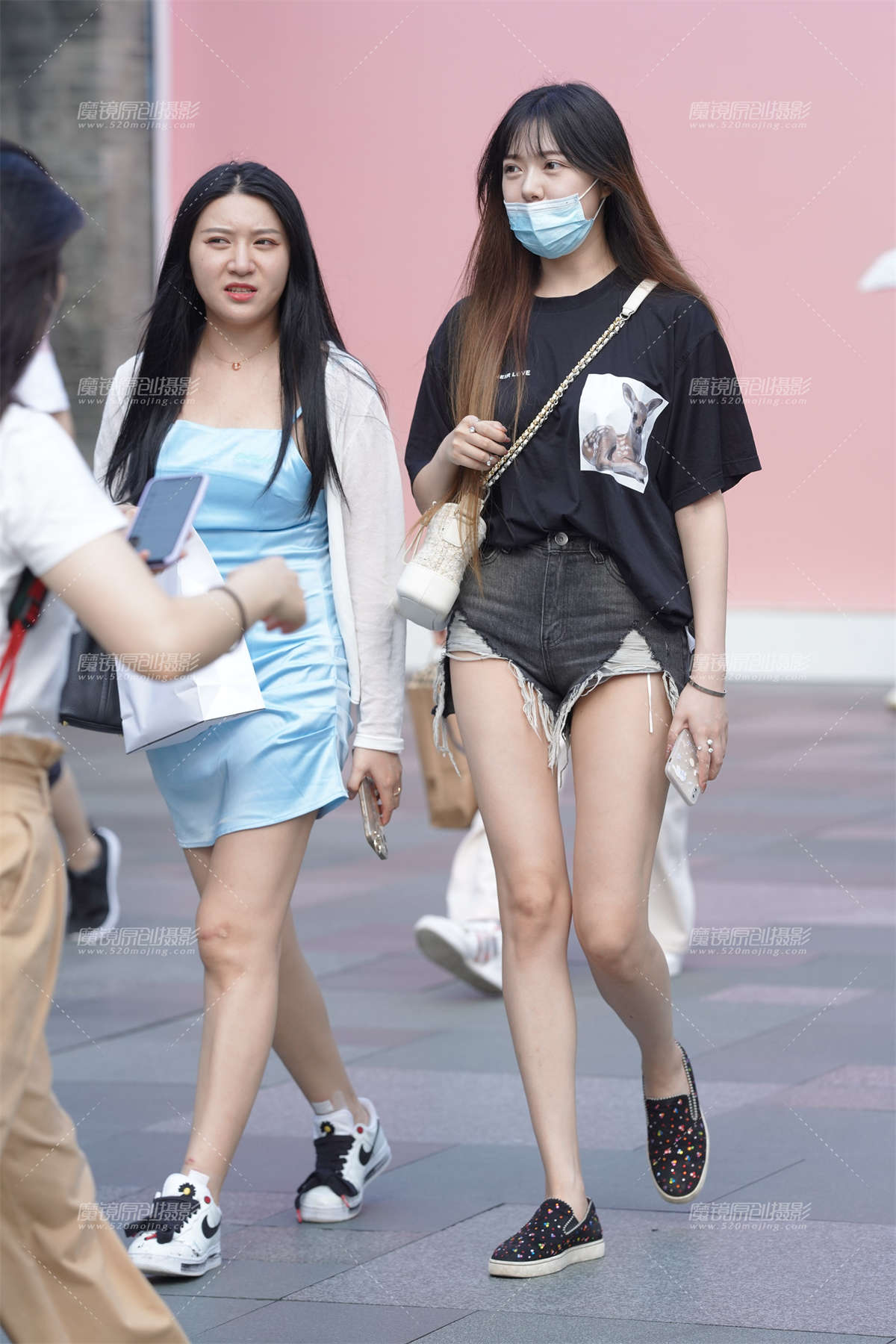 热裤大长腿-日更街拍