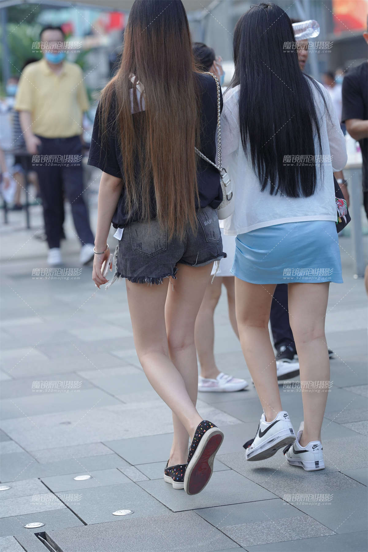 图片[2]-热裤大长腿-日更街拍