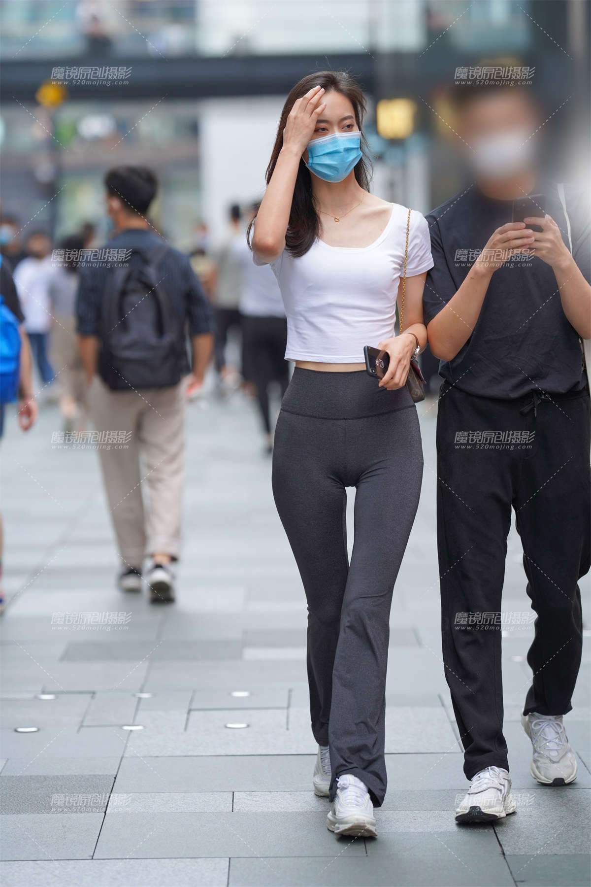 【凯恩赛贴】一条紧身裤就能美全身-日更街拍