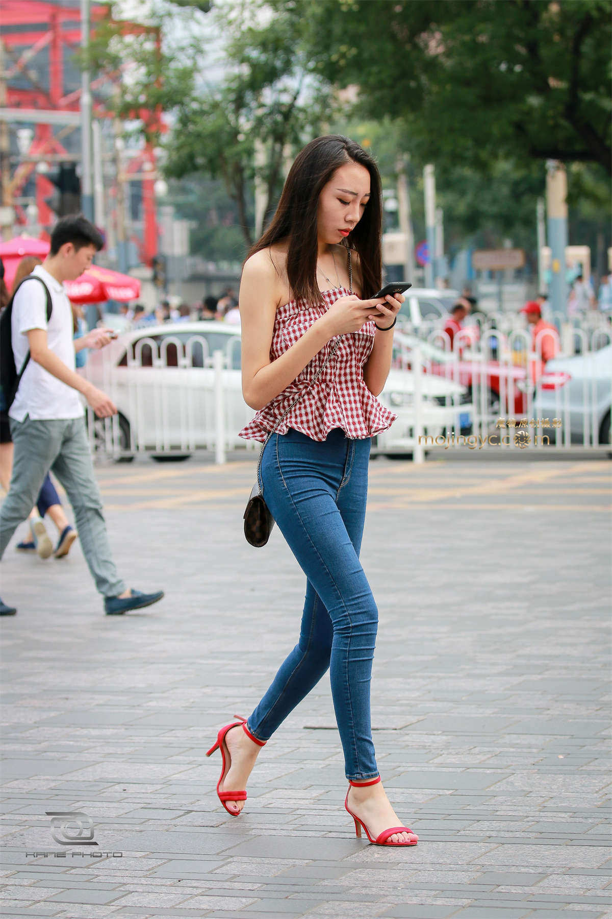 面容身材姣好的性感长腿-日更街拍