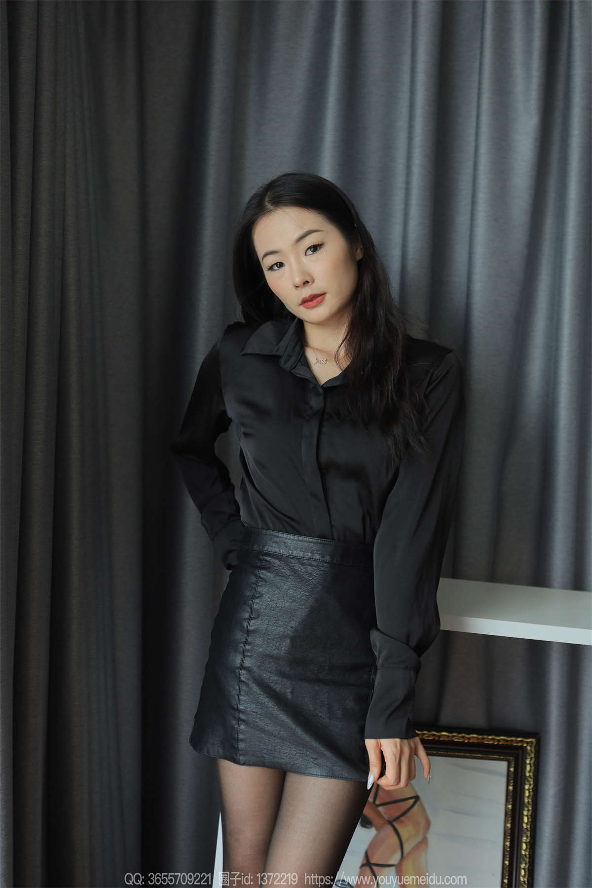 图片[2]-IESS异思趣向 2024.02.21 丝享家1670：小金 黑色系穿搭-日更街拍