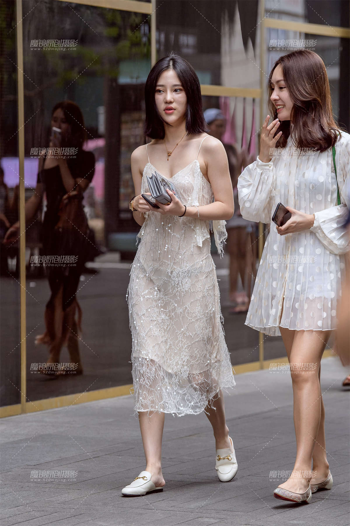 性感小吊带白裙美女!-日更街拍