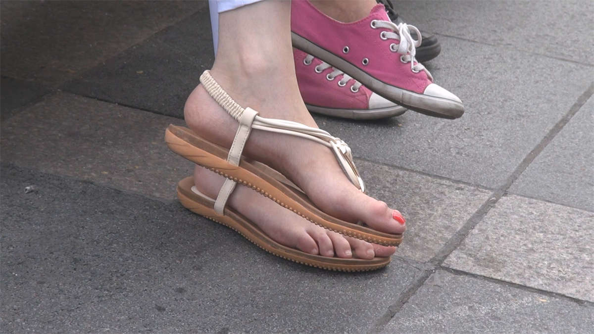 图片[2]-只染一趾的长趾纤瘦美足-日更街拍