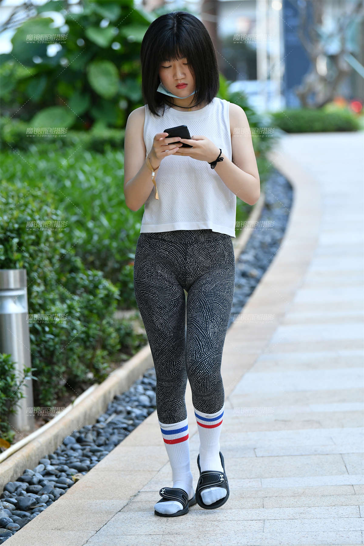 图片[2]-★专心看手机瑜伽美女-日更街拍