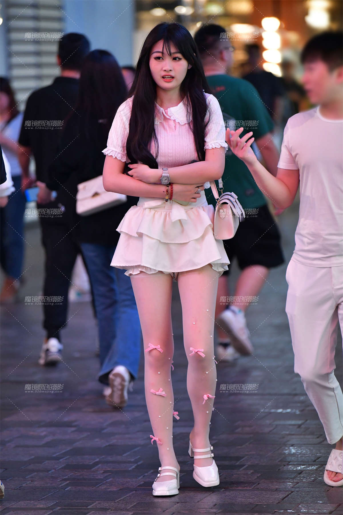 ★白丝袜短裙美女-日更街拍