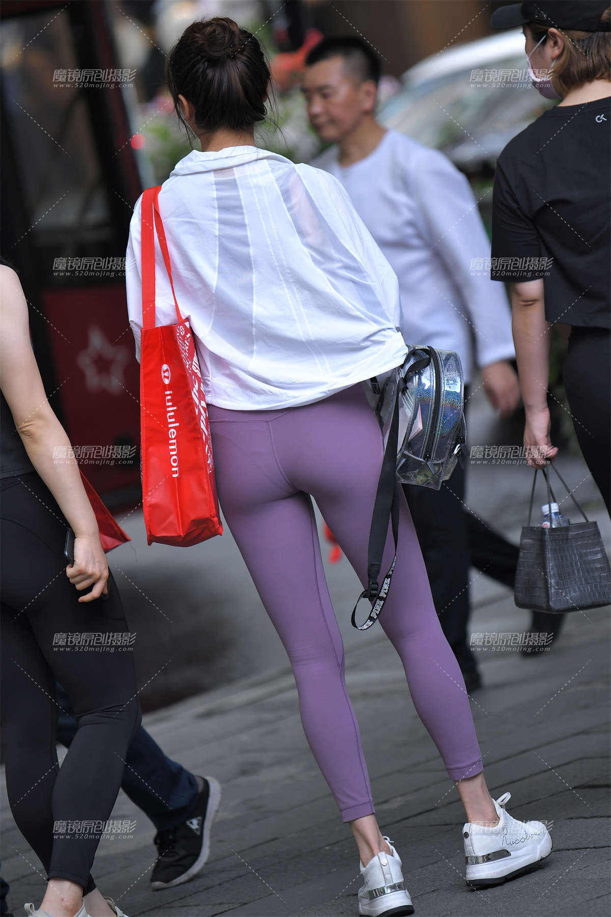 图片[2]-【咔喳赛帖】一起购物-日更街拍