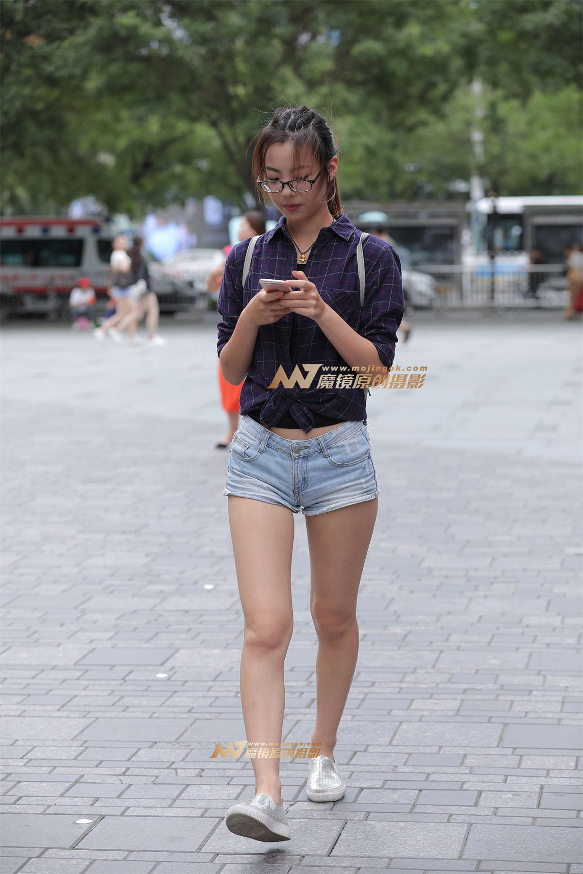 【视觉冲击赛贴】马尾辫，清秀热裤翘臀美眉-日更街拍