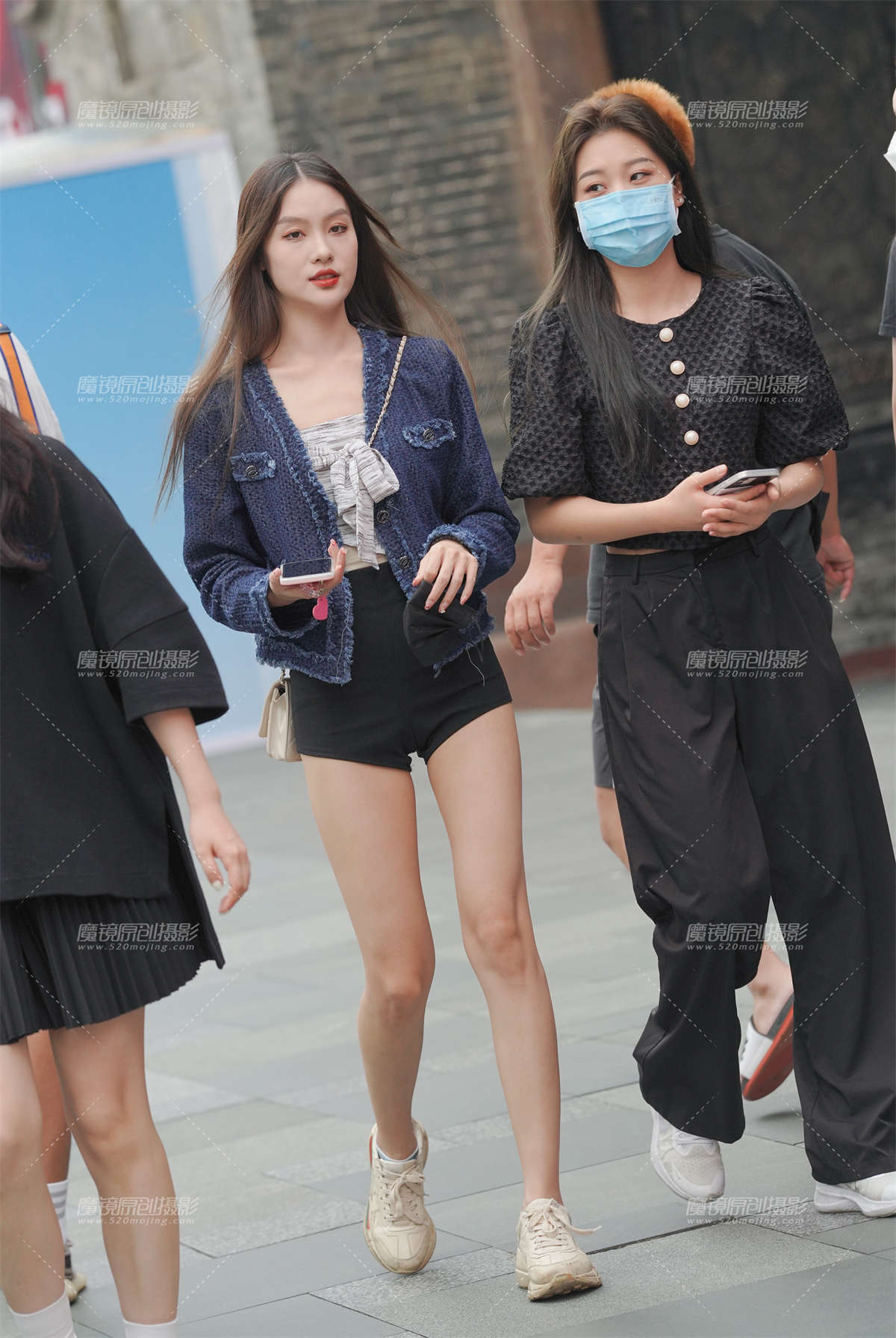 热裤大长腿美女 真迷人-日更街拍