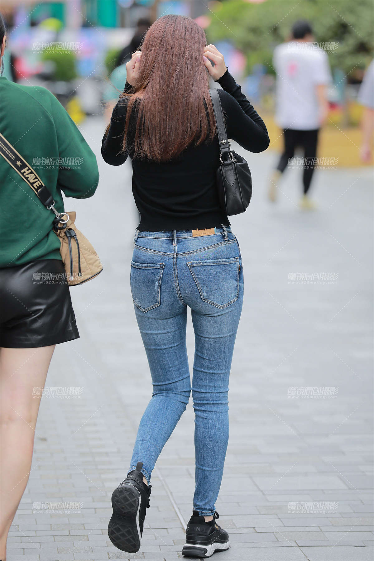 图片[2]-【玻璃街拍】蓝牛小姐姐-日更街拍