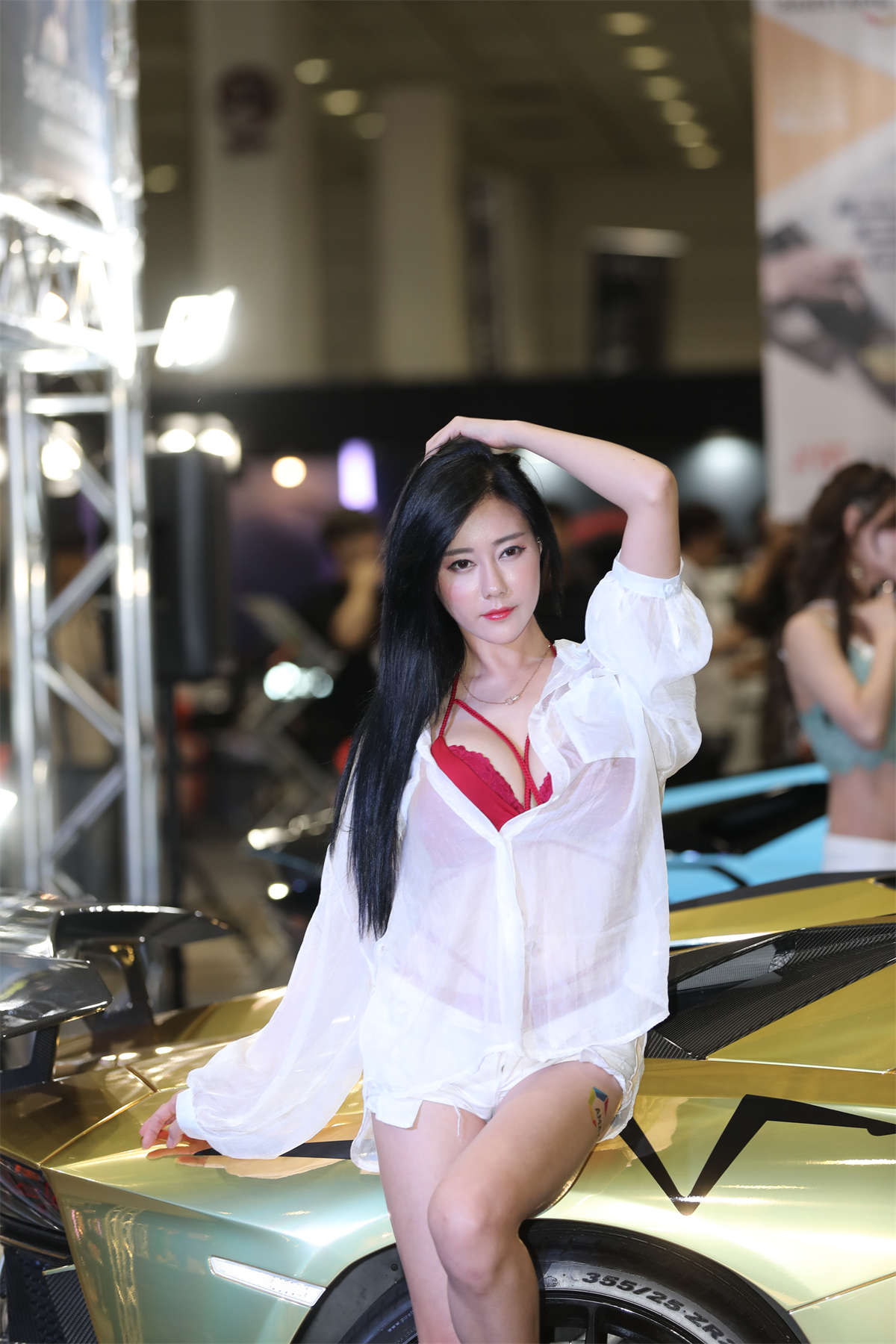 韩国车模-超极品红色内衣超美女神车模-日更街拍