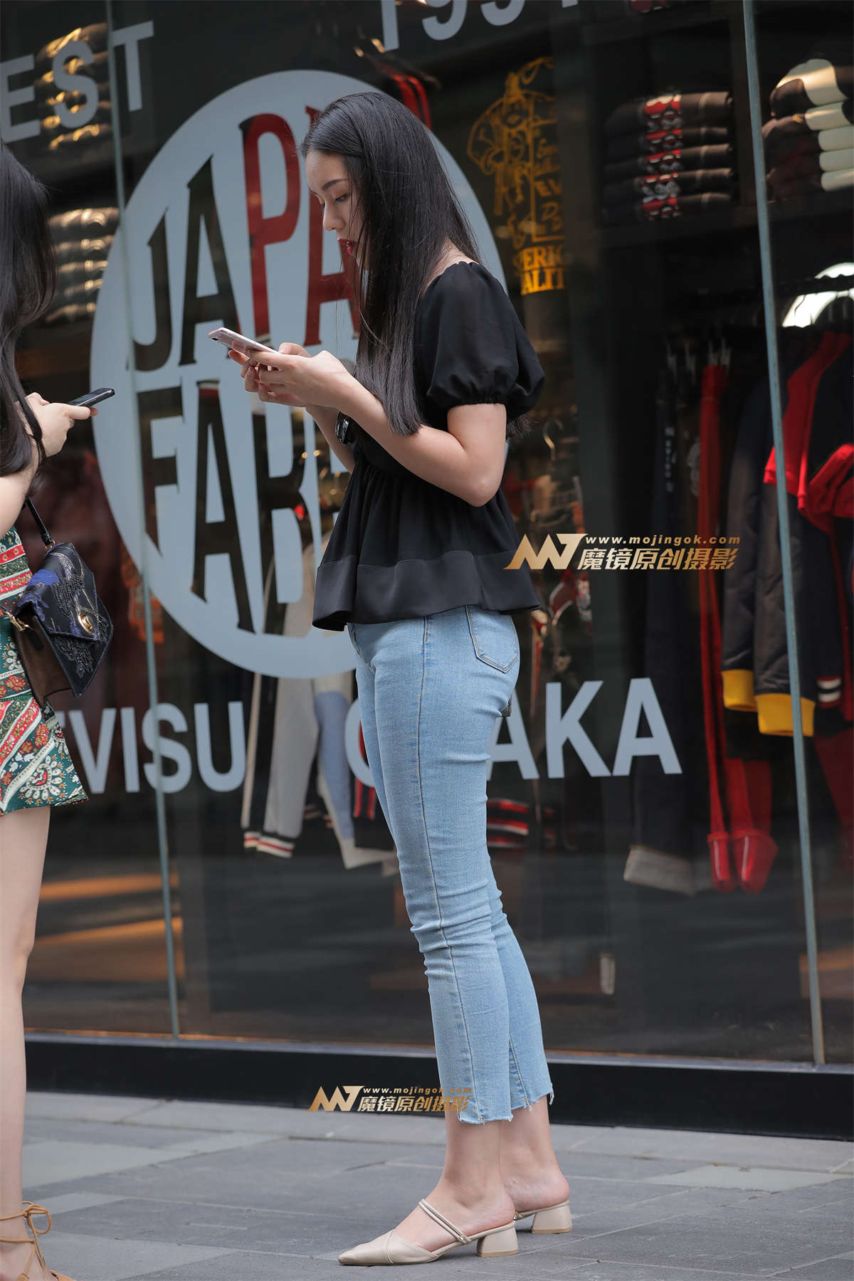 图片[2]-【视觉冲击赛帖】浅蓝色紧牛，长腿美女-日更街拍