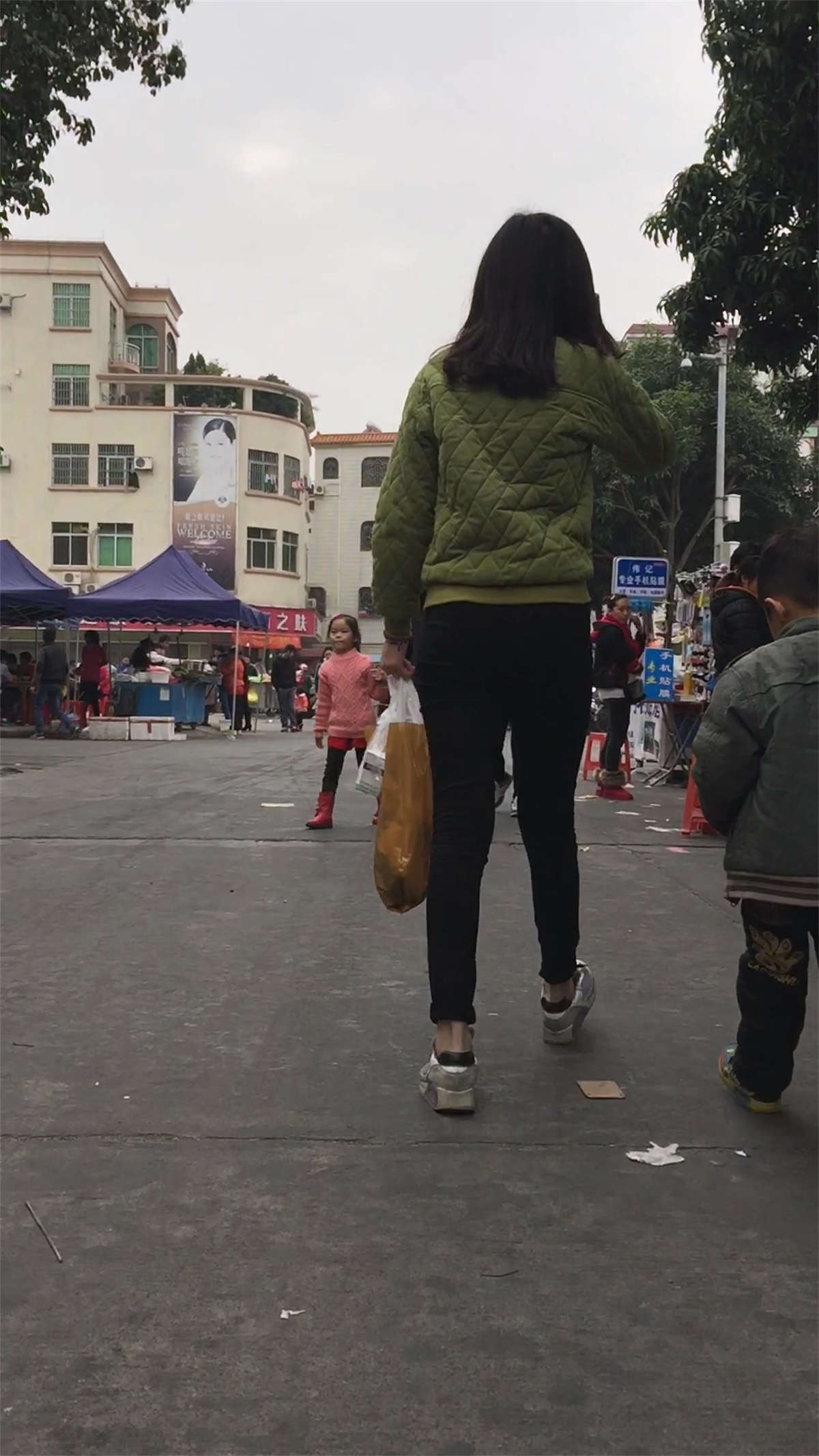 图片[2]-紧身黑裤-日更街拍